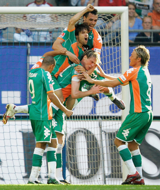 汉堡球员被红牌罚下，助球队遭遇惨败的简单介绍