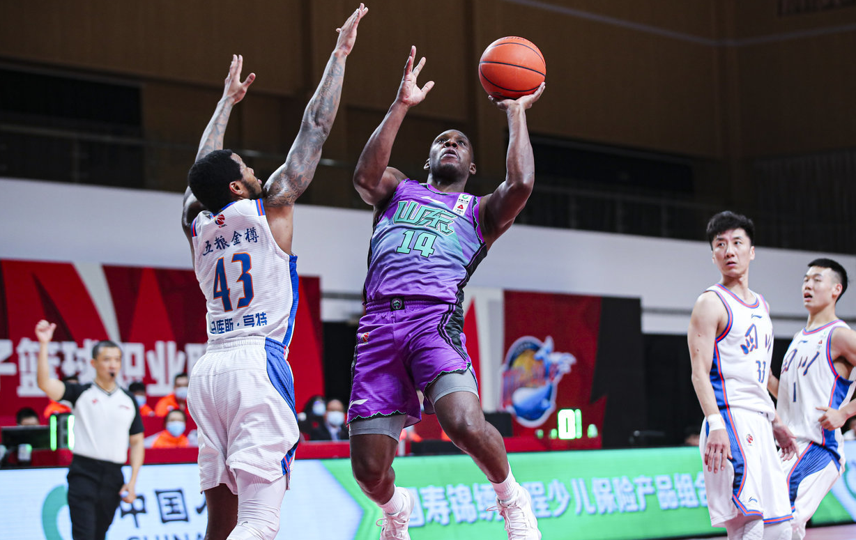 包含对决继续，胜负难料场面紧张的词条