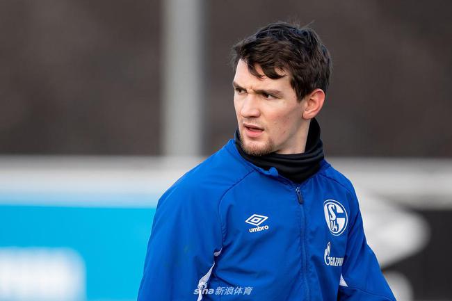 三亿体育体育竞技-包含沙尔克04连胜被终结，全队面临信心危机的词条