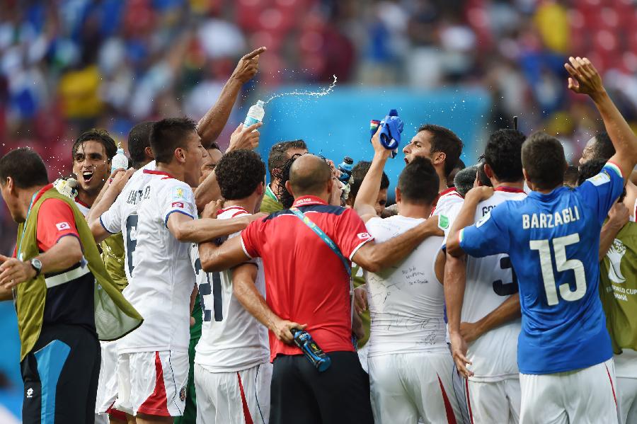 三亿体育体育新闻-包含西班牙战胜希腊，小组出线前景明朗的词条