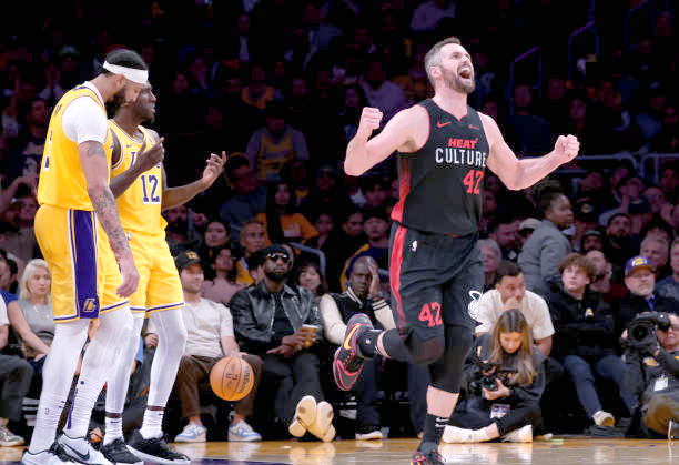 三亿体育体育投注-湖人遭遇困境，球队需调整策略