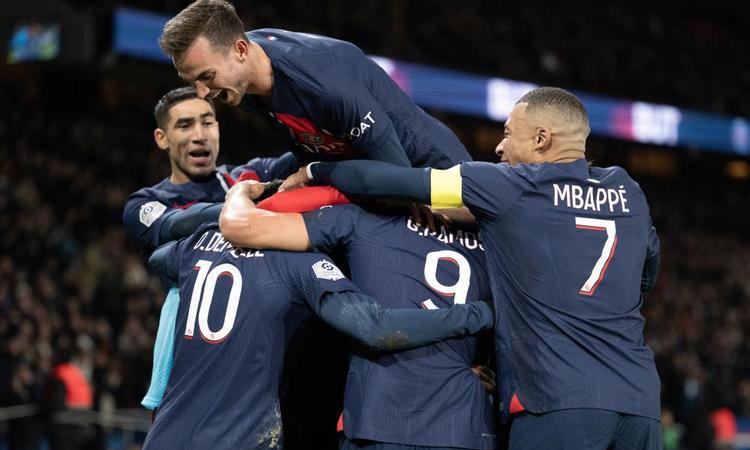 巴黎圣日耳曼主场胜利，领跑法甲