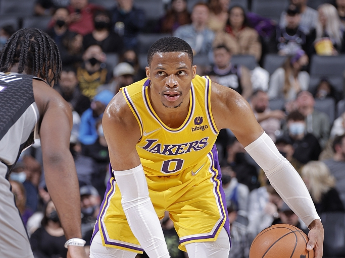 三亿体育体育官网app-湖人再战一场，法瑞尔得分高达分