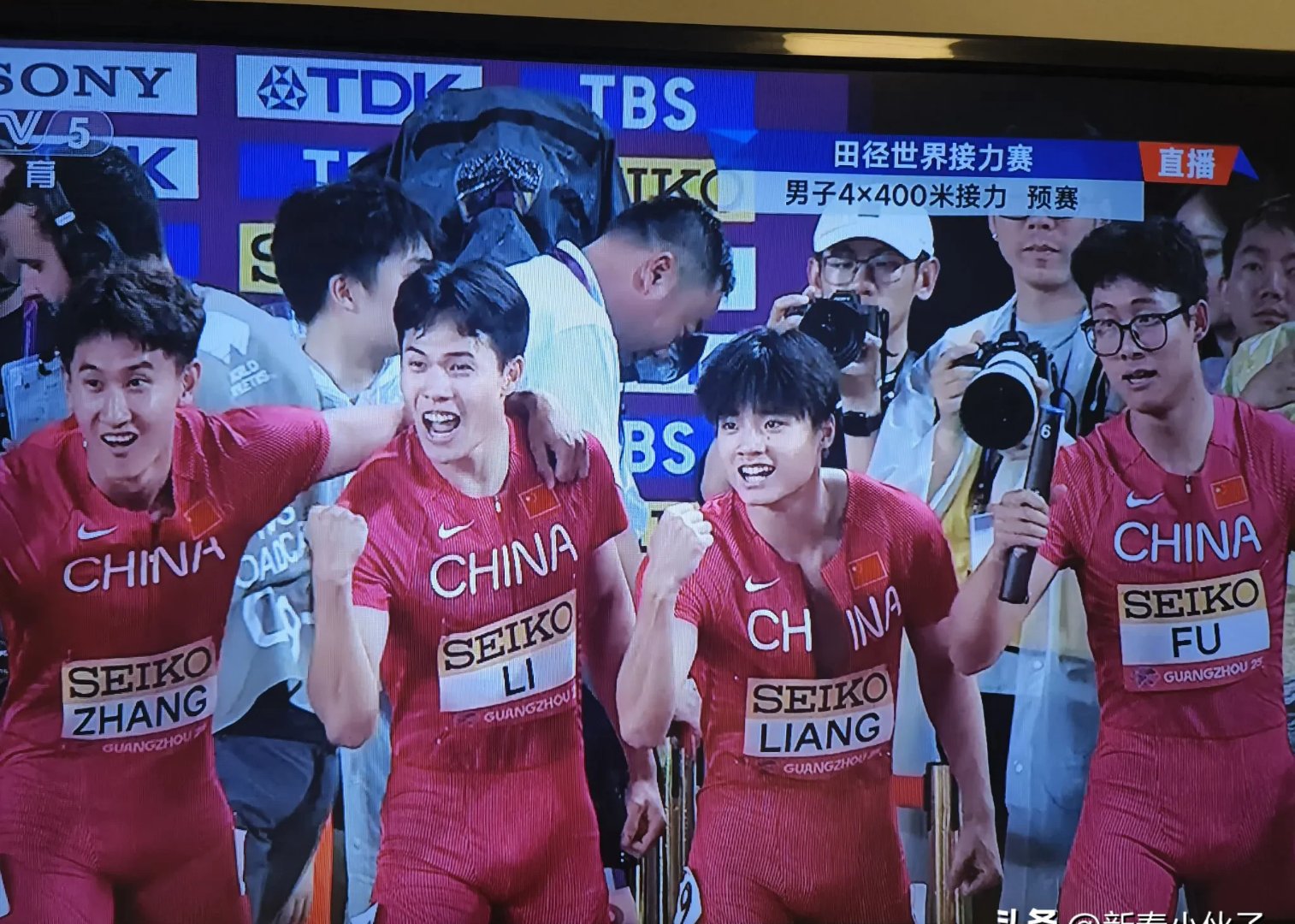 关于大力披荆斩棘！球队力克对手晋级的信息