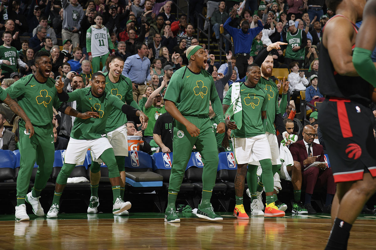 三亿体育体育电竞-凯尔特人队过关斩将，客场击败强敌