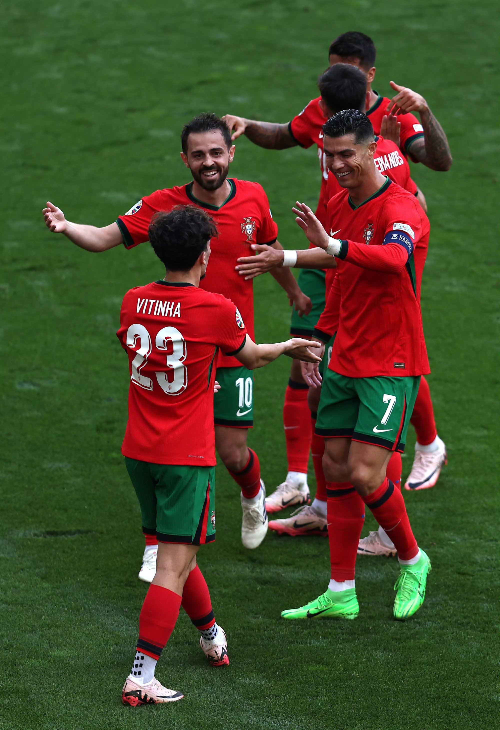 关于葡萄牙大胜匈牙利，晋级欧洲杯16强的信息