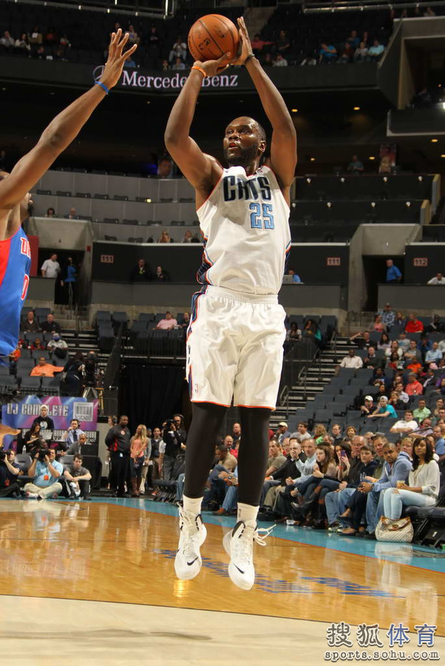 包含活塞主场大胜山猫，喜迎胜利的词条