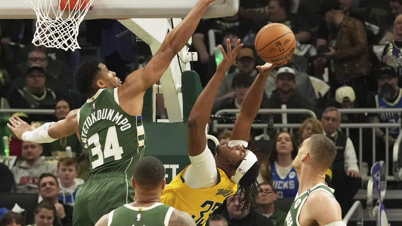 关于太阳大胜雄鹿，布克砍下高分的信息