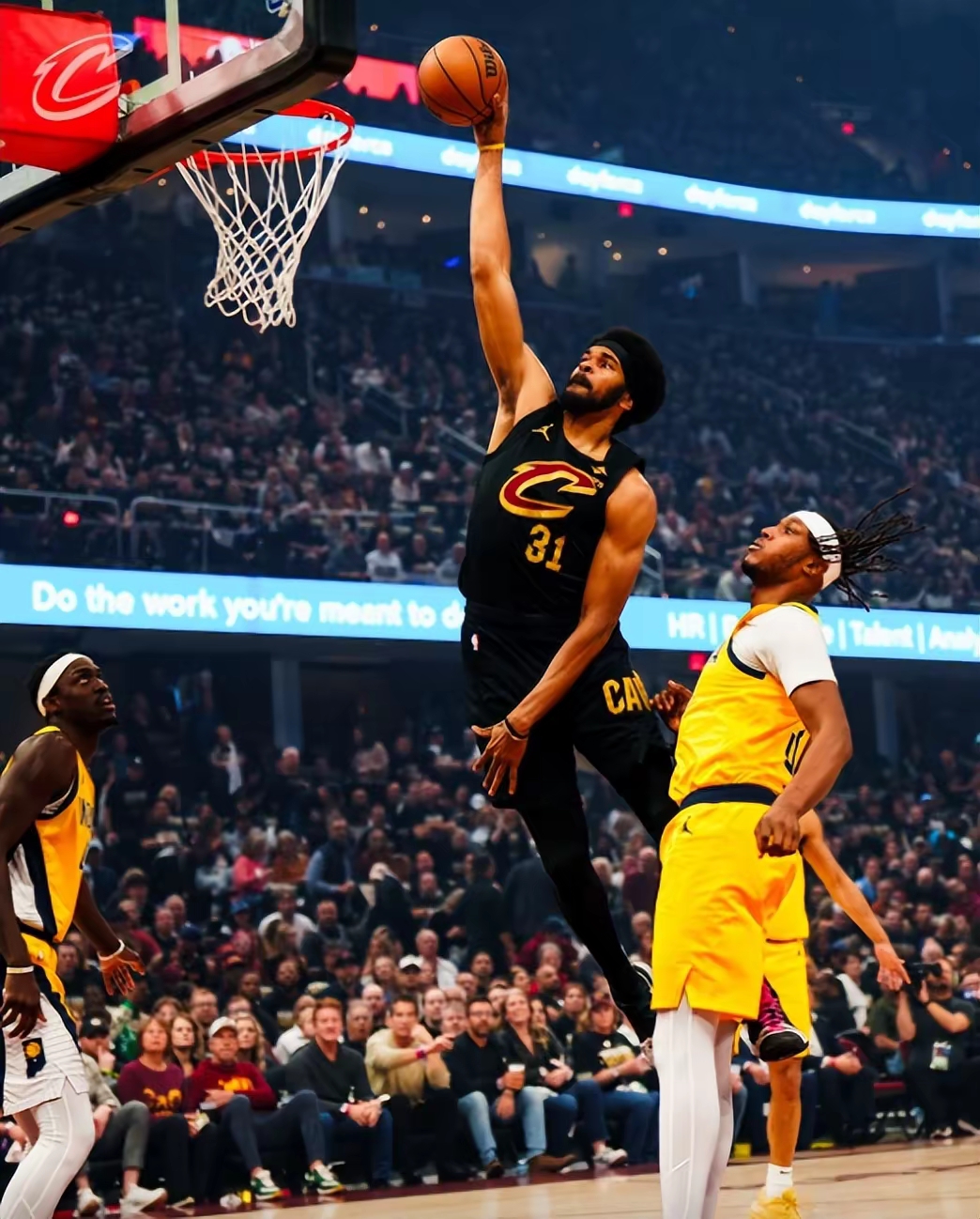 三亿体育体育官方-NBA季后赛：步行者队击败猛龙晋级