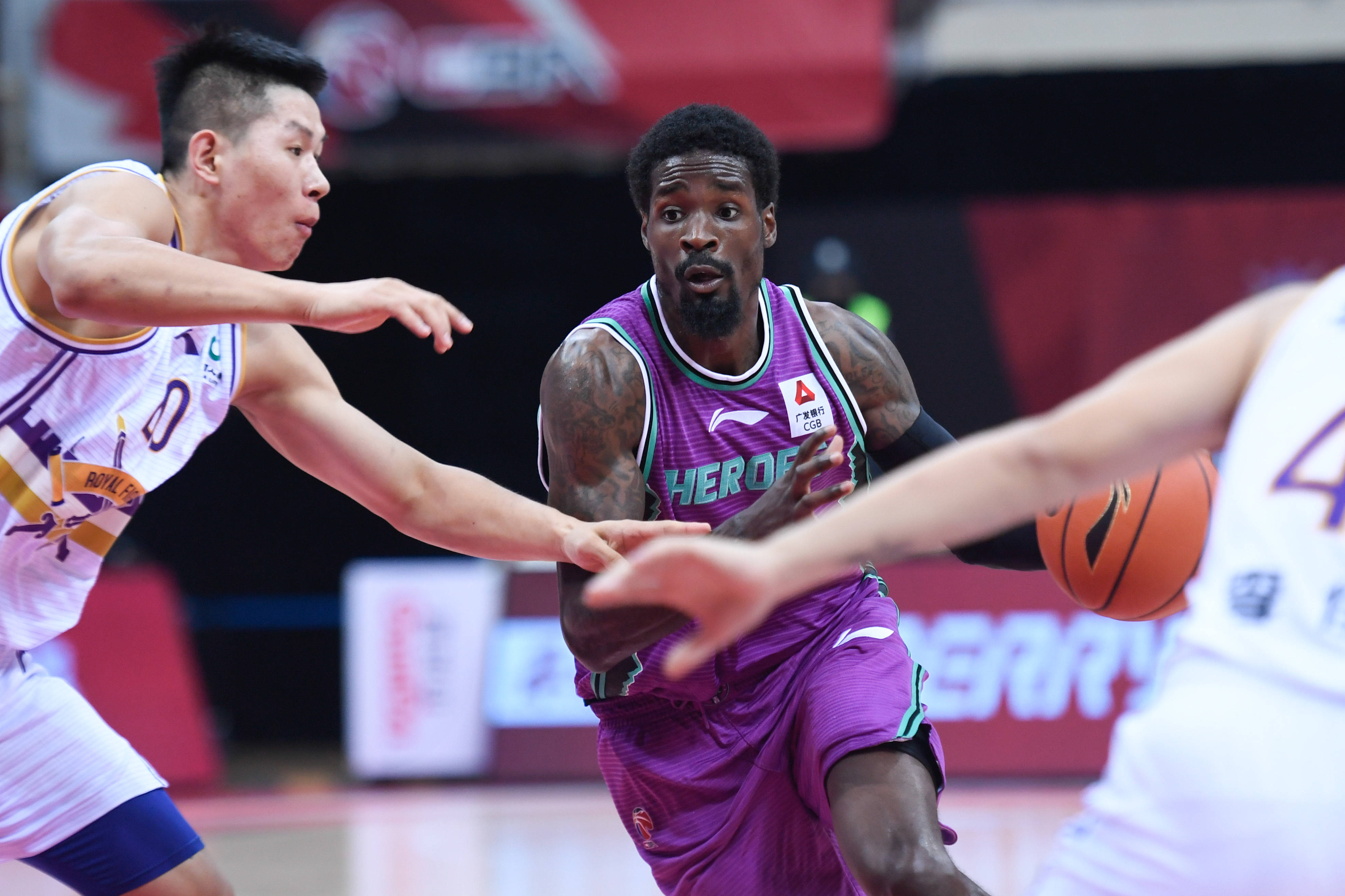 三亿体育体育娱乐-球队新外援亮相，带来新活力