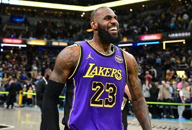 三亿体育体育下载-詹皇最后时刻压哨神奇！湖人擒下雷霆