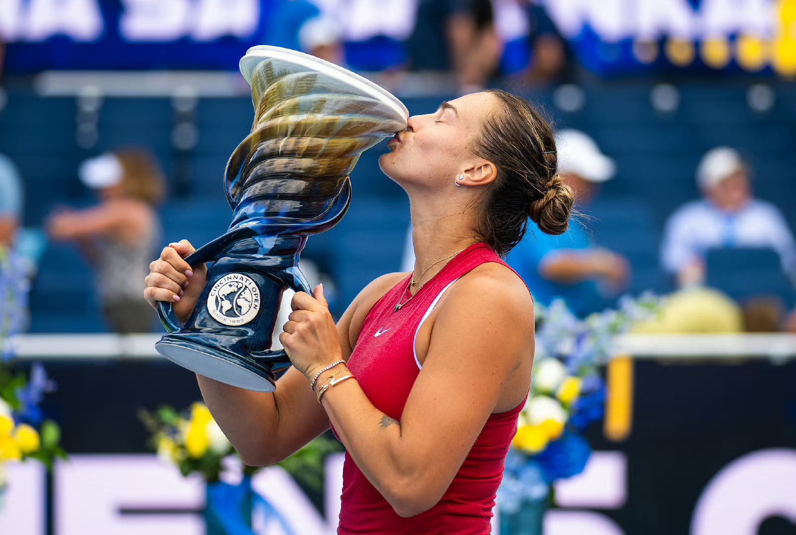 包含澳大利亚足球女队展现实力成功晋级的词条